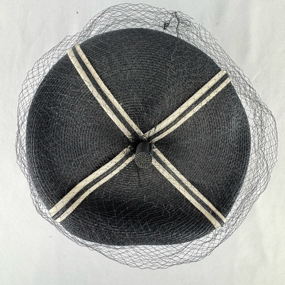 Vintage Valerie Modes Black with Mesh Veil - Picture 3 of 7
